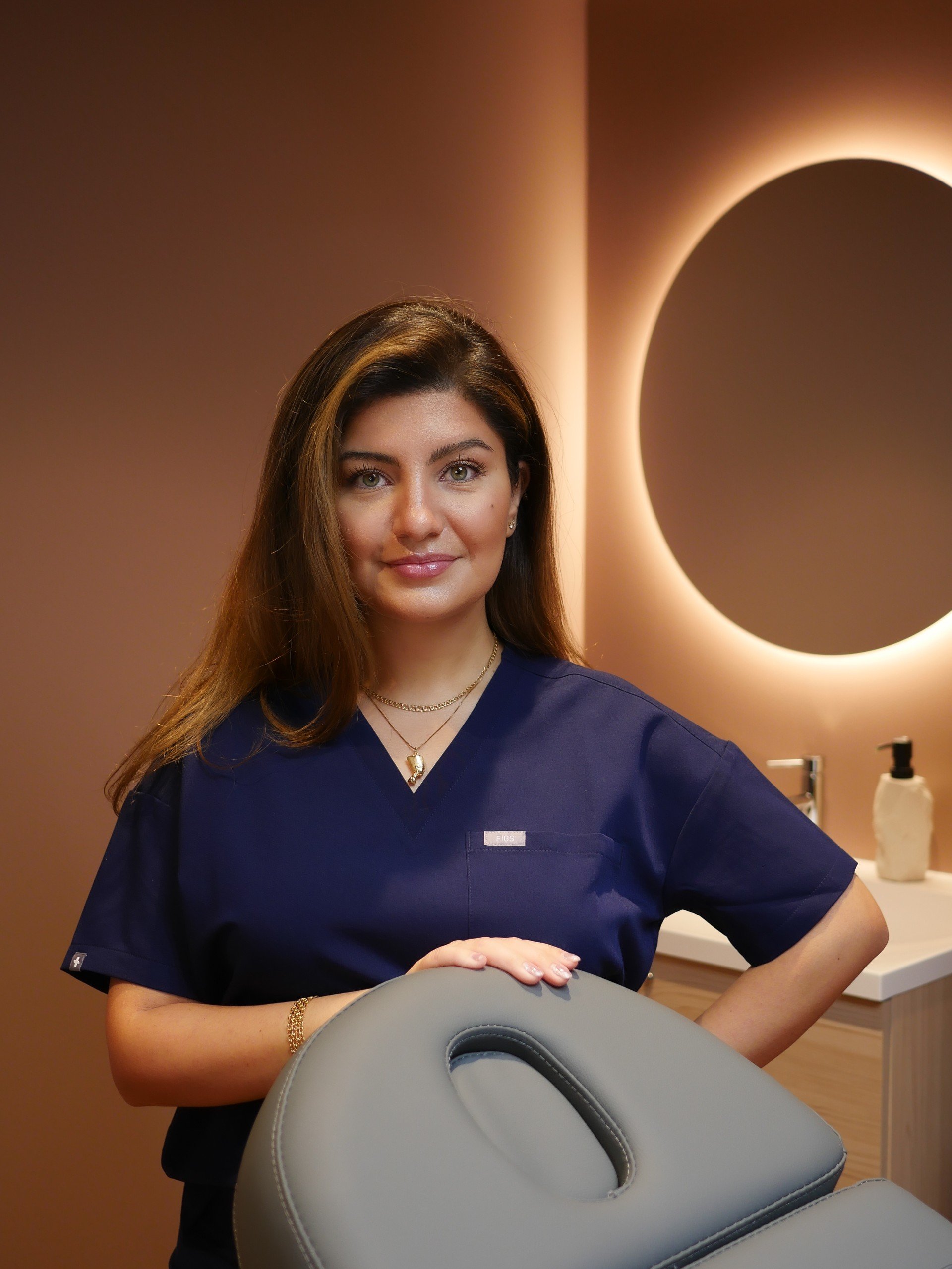 Skönhetsvård med precision: Estetiska behandlingar hos Dr. Saghar Solhi i Stockholm