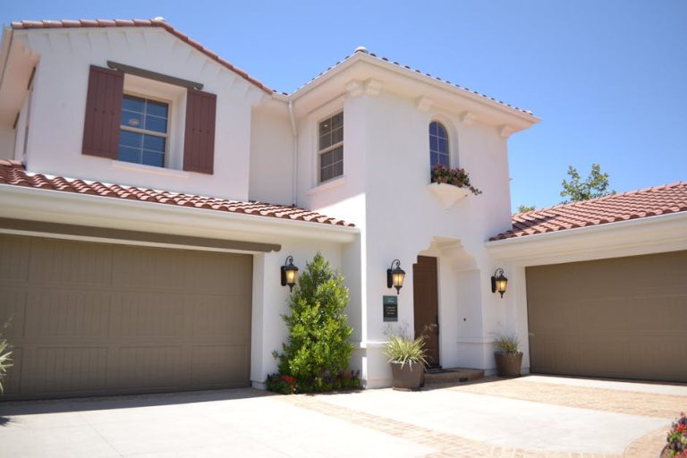 Fast, Trusted Garage Door Repair in Bellevue, WA